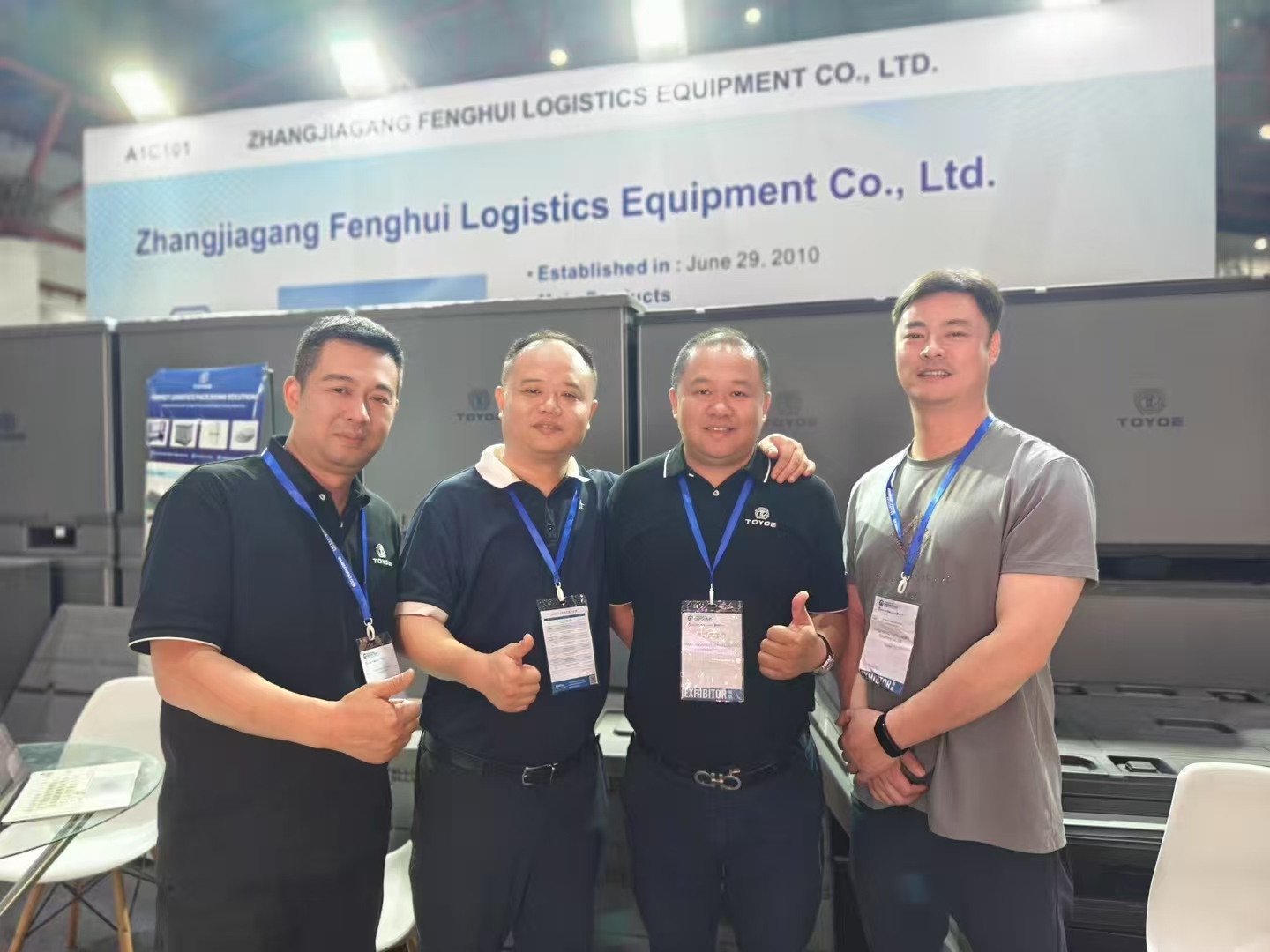 صورة جماعية في المعرض