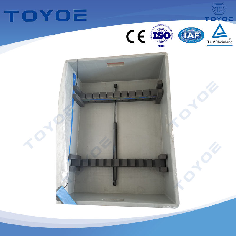 مربع HDPE مع غطاء للنقل الآمن.