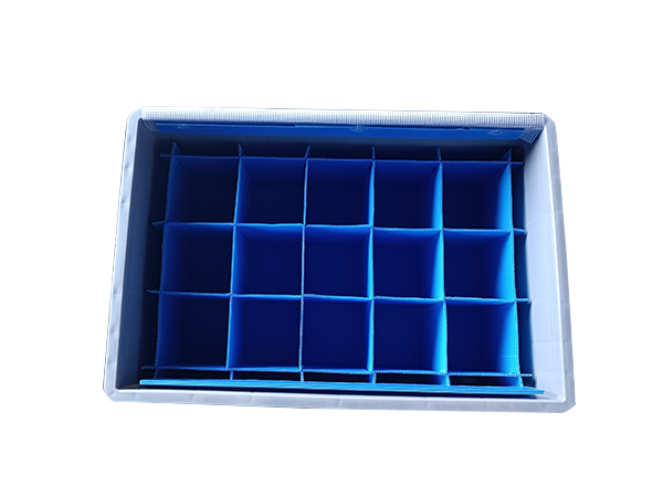 لوح مجوف مبطن بحاوية بلاستيكية