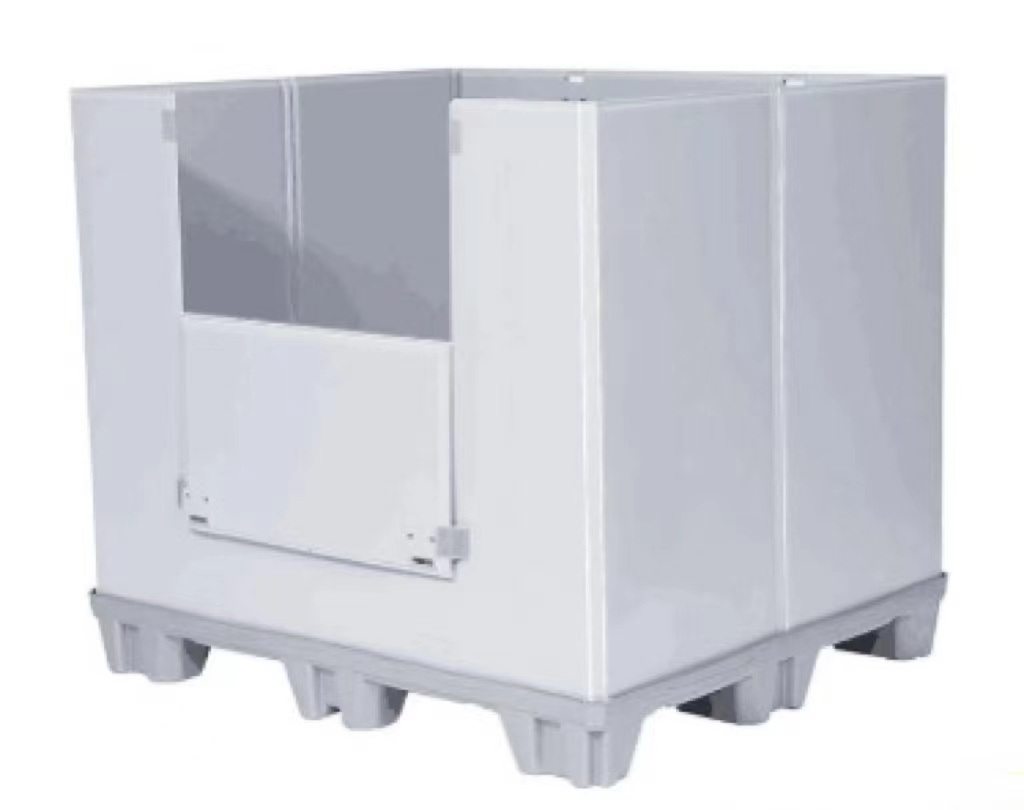 صندوق من البلاستيك الرمادي