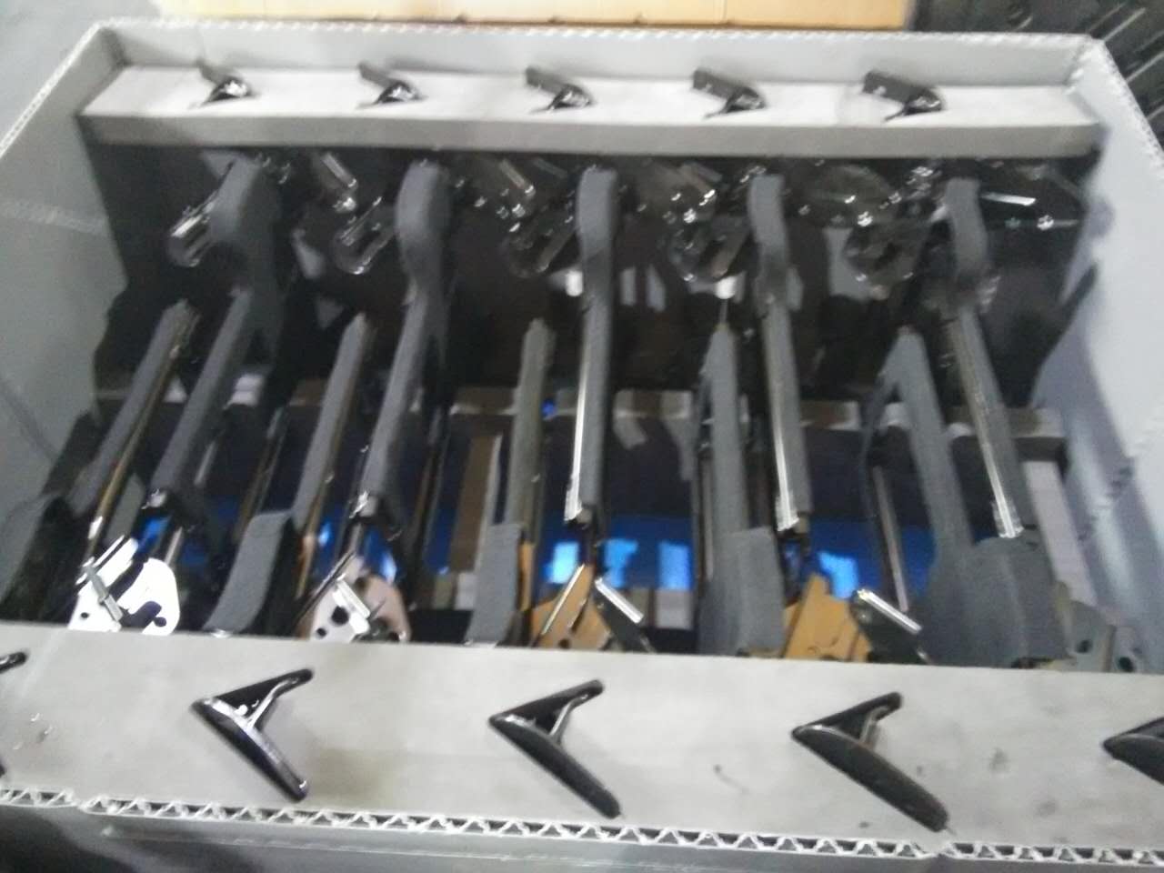 صندوق تخزين بلاستيكي لقطع غيار السيارات