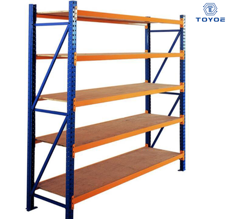 يتم إصلاح الرفوف عالية الحمل مع بنية خالية من المسمار