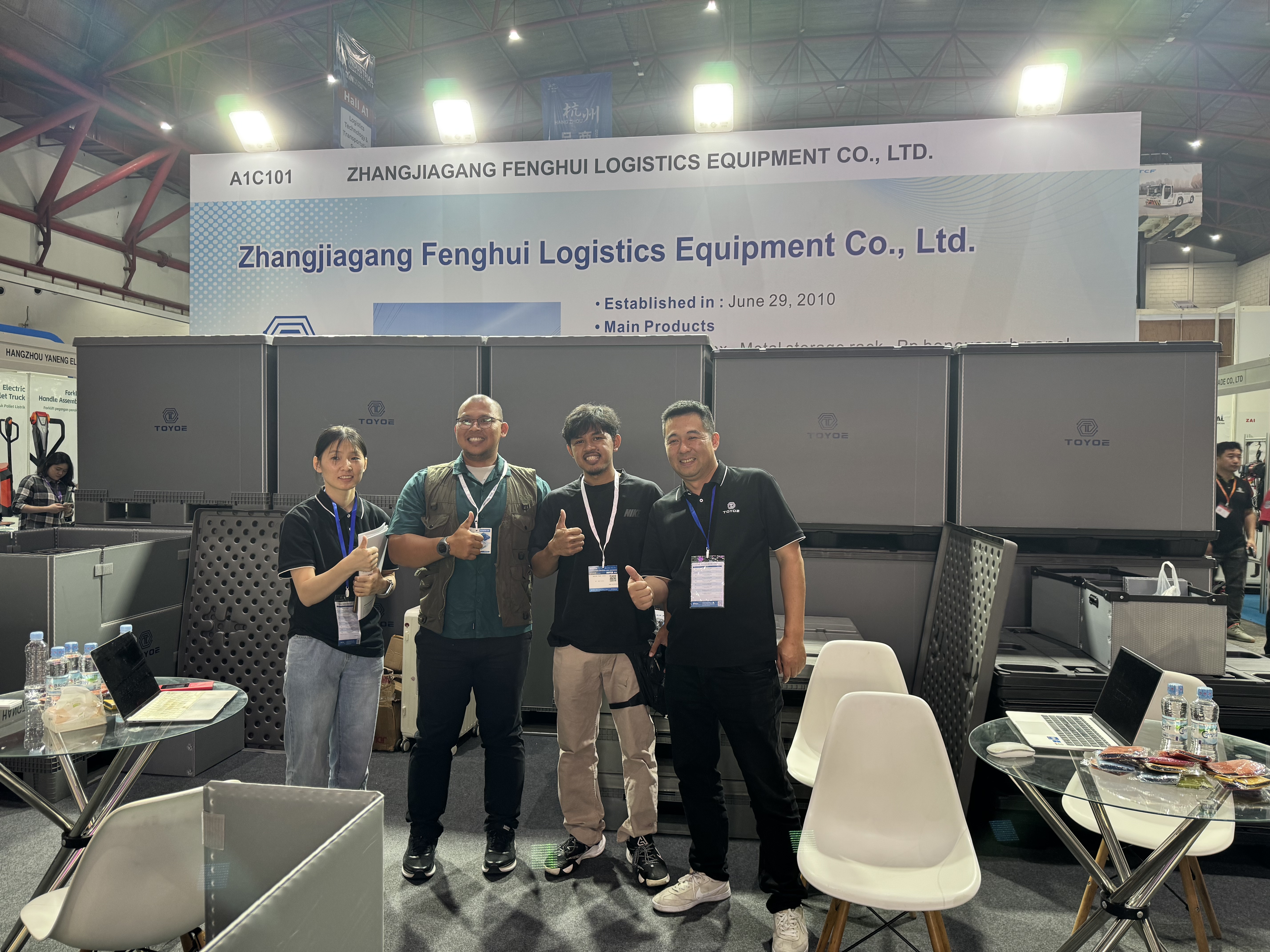 صورة جماعية في المعرض