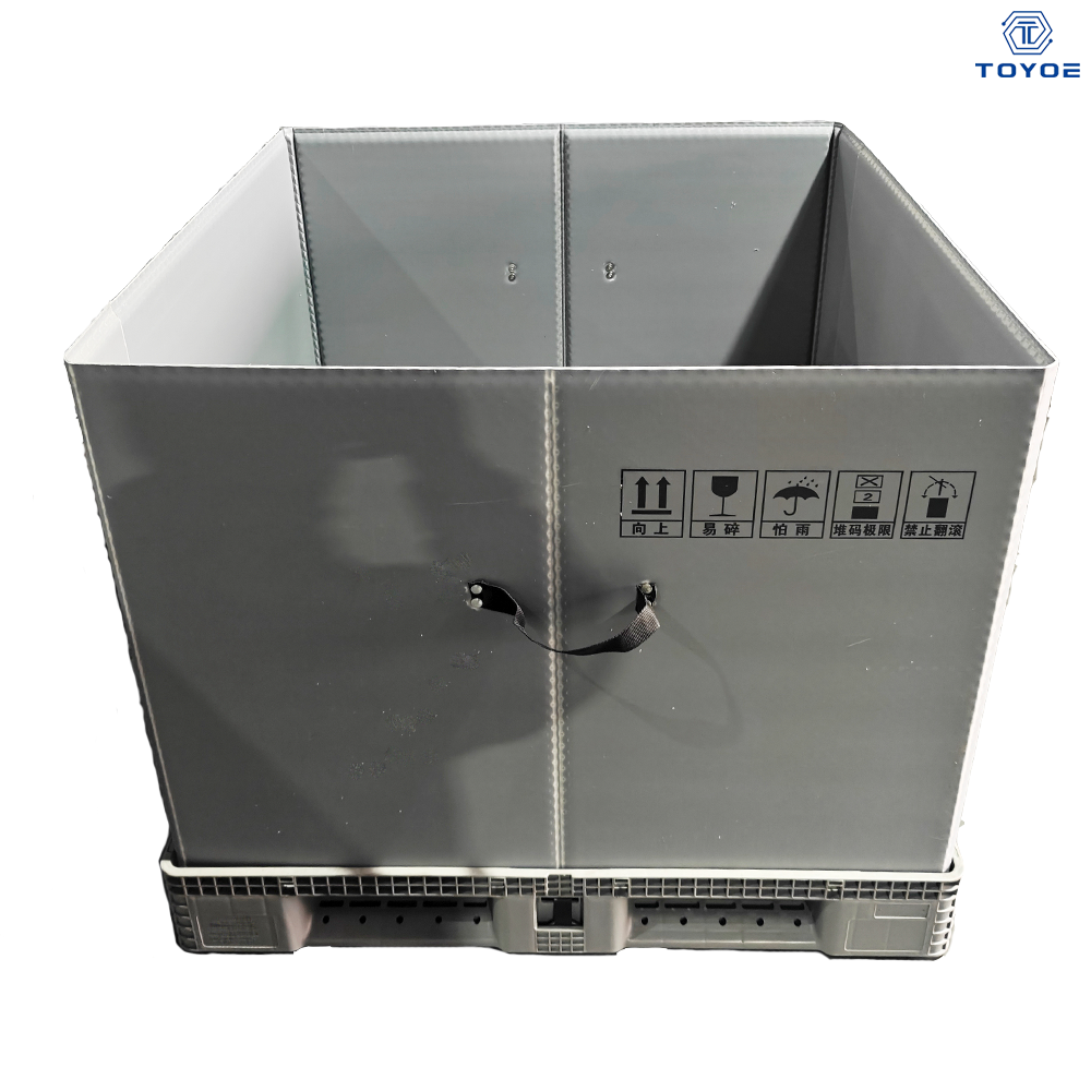 صناديق البليت البلاستيكية من فورد مقاس 1100*1100*1100 مم تعمل على تأمين قطع غيار السيارات أثناء النقل.