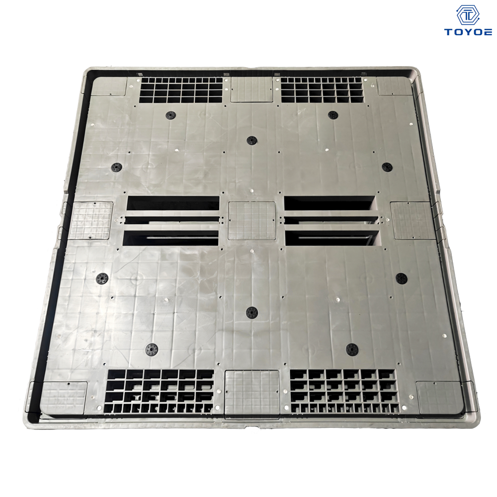 صناديق البليت البلاستيكية من فورد مقاس 1100*1100*1100 مم تعمل على تأمين قطع غيار السيارات أثناء النقل.